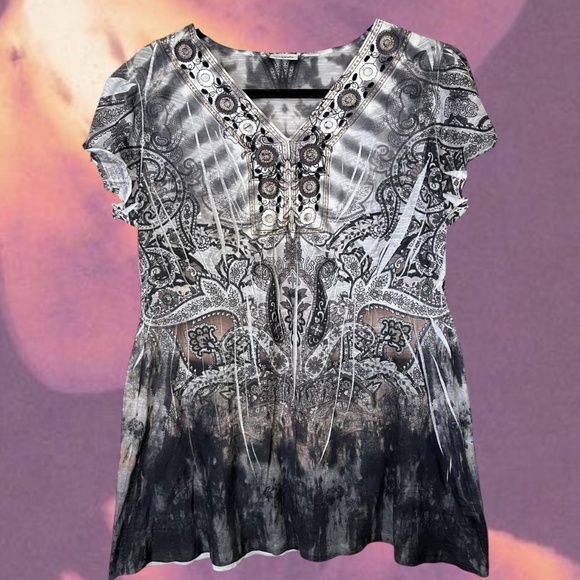 Grey and black paisley print V-neck top perfect for a fairy grunge look. - Picture 1 of 5